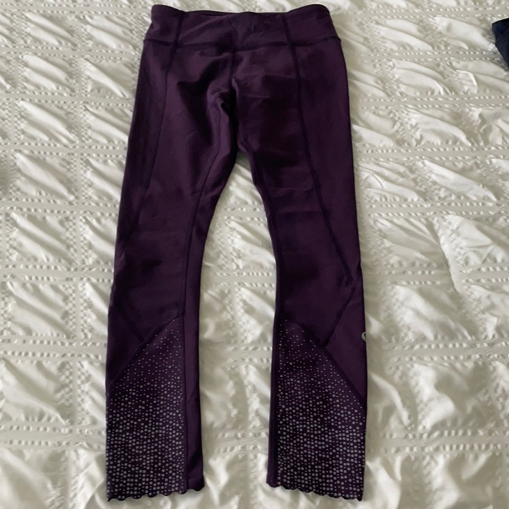 Lululemon Tight Stuff Scallop Hem Leggings Size 4